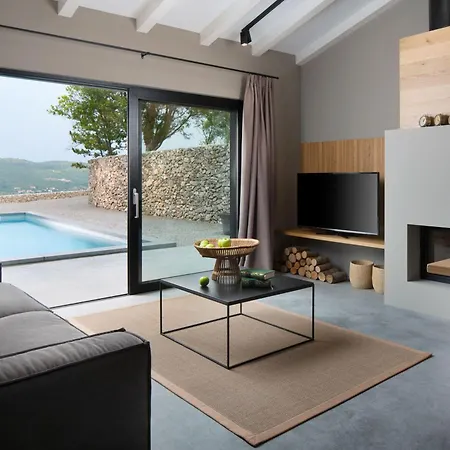 Iron Lady - Private Pool & Sea View *